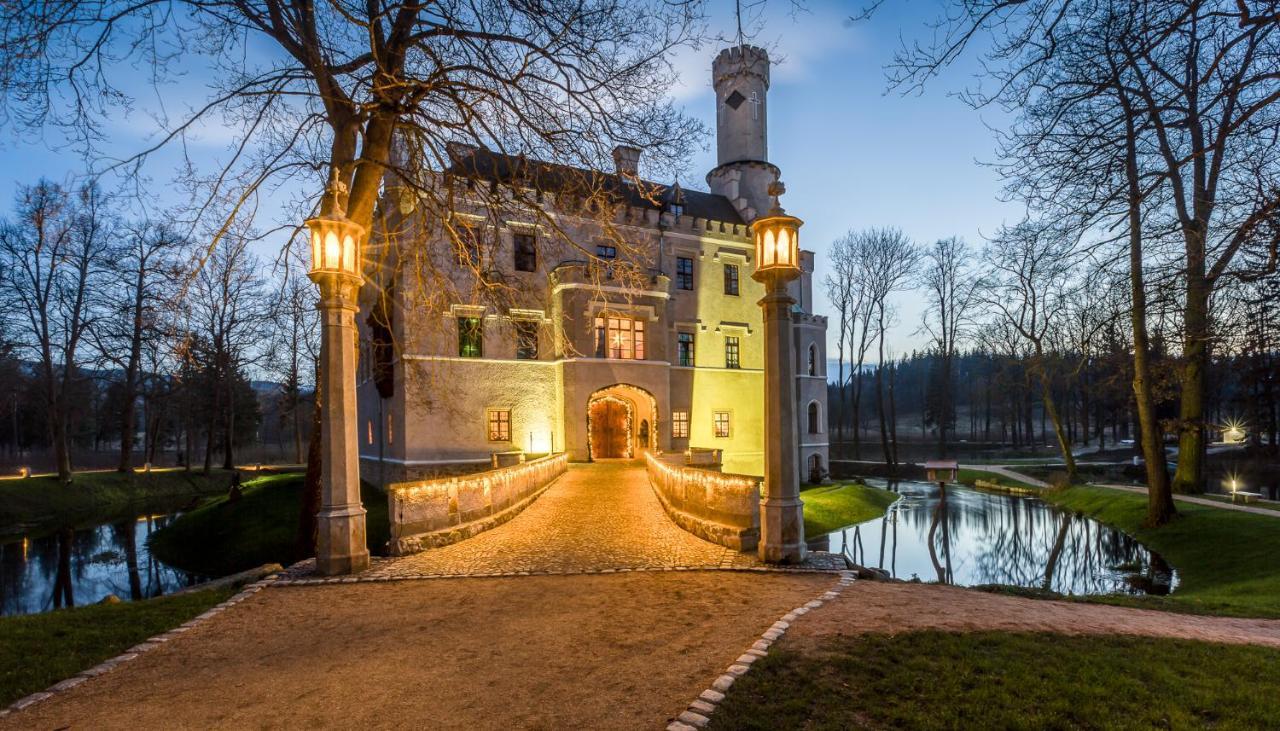Zamek Karpniki Schloss Fischbach Lomnica  Exterior photo